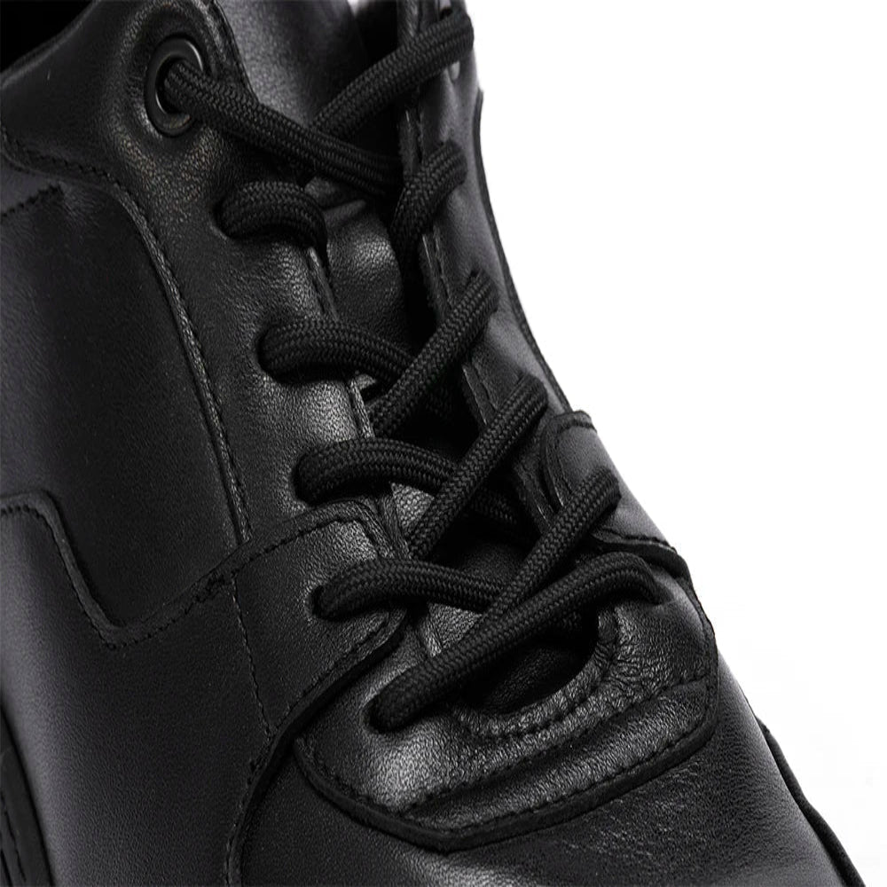 SNEAKERS_STRAVON